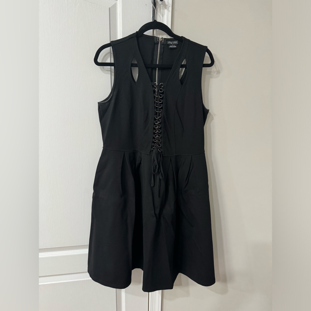 City chic black dress